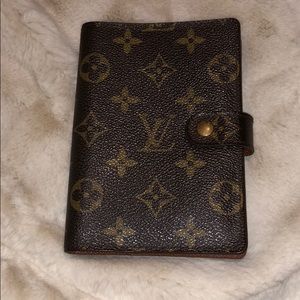 Gently used authentic Louie pm binder